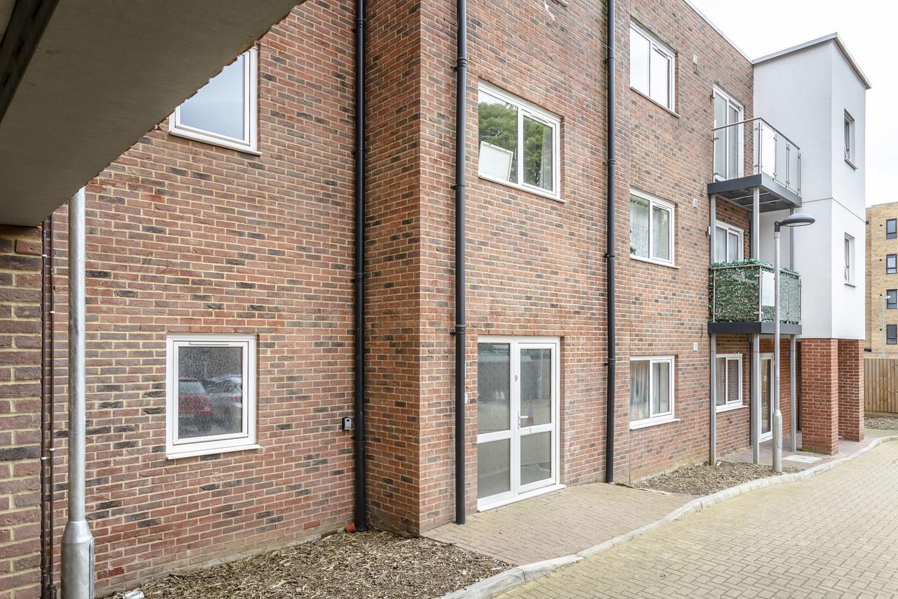 1 Bed Apt Sleeps 4 Luton  Esterno foto